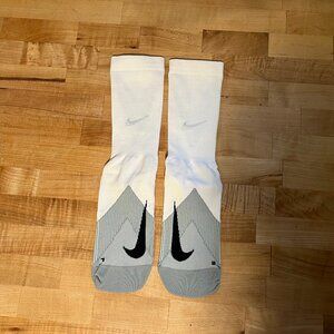 Men's Medium 8-9.5 Nike Spark Lightweight Dri Fit Crew Running Socks